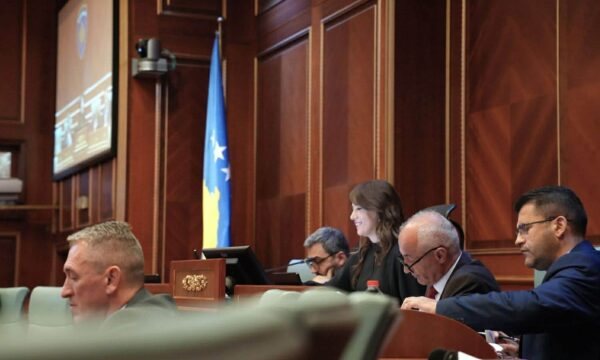 Seancë tjetër në 20 30  për zgjedhjen e Presidentit  VV i propozon dy kandidate  Feride Rushitin dhe Hatixhe Hoxhën