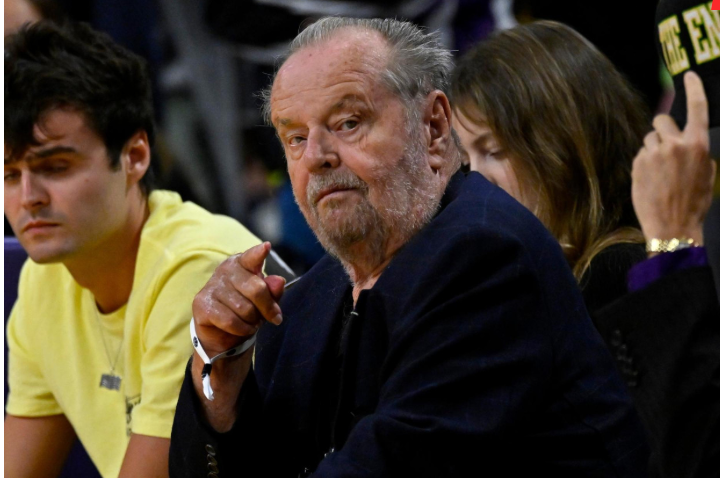 Aktori legjendar u shfaq pas një kohe të gjatë në publik