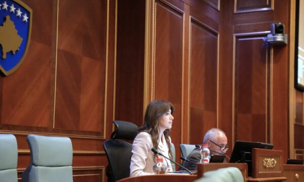 Miratohet ligji për çmimet tavan me 63 vota pro  opozita nuk e mbështeti