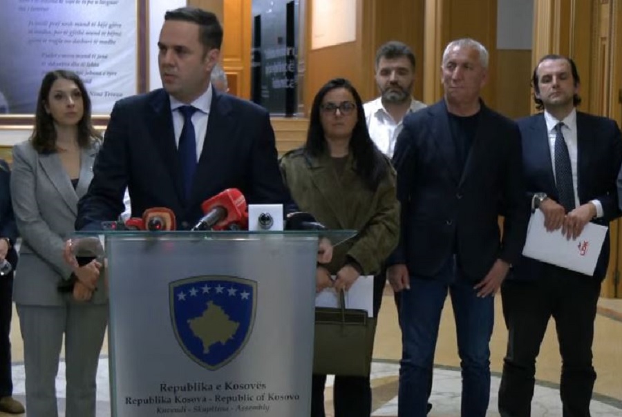 Abdixhiku ia djegë lojën LVV së  tregon 15 nënshkrimet e LDK së për Vjosa Osmanin  FOTO 