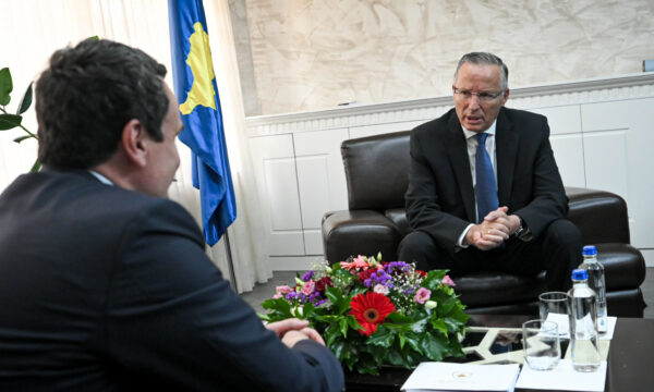 Hamza  Kurti na ofroi kryetarin e Kuvendit në këmbim të pozitës së nënkryetarit që kemi  joserioze