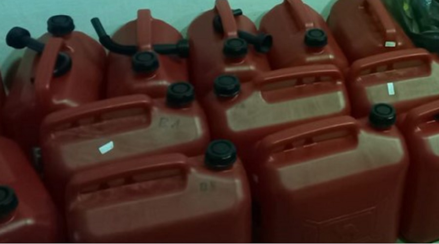 Kapen me bidona nafte në veturë   pak orë më pas zbulohet një vjedhje