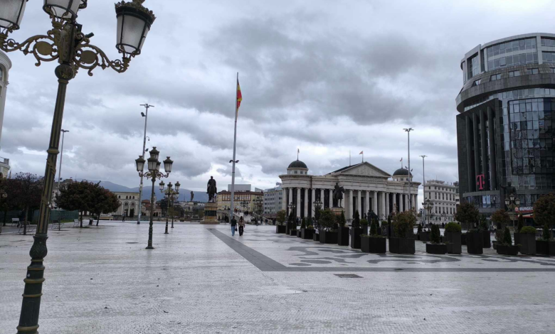 Moti sot do të jetë i ndryshueshëm me vranësira dhe reshje shiu të herëpashershme