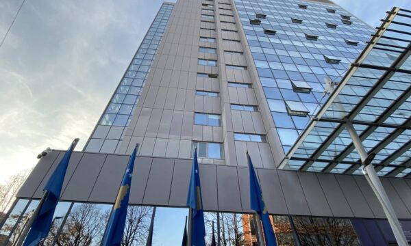 Serbia bllokon fondet për shqiptarët e Luginës  Qeveria  Kemi njoftuar BE në dhe ndërkombëtarët