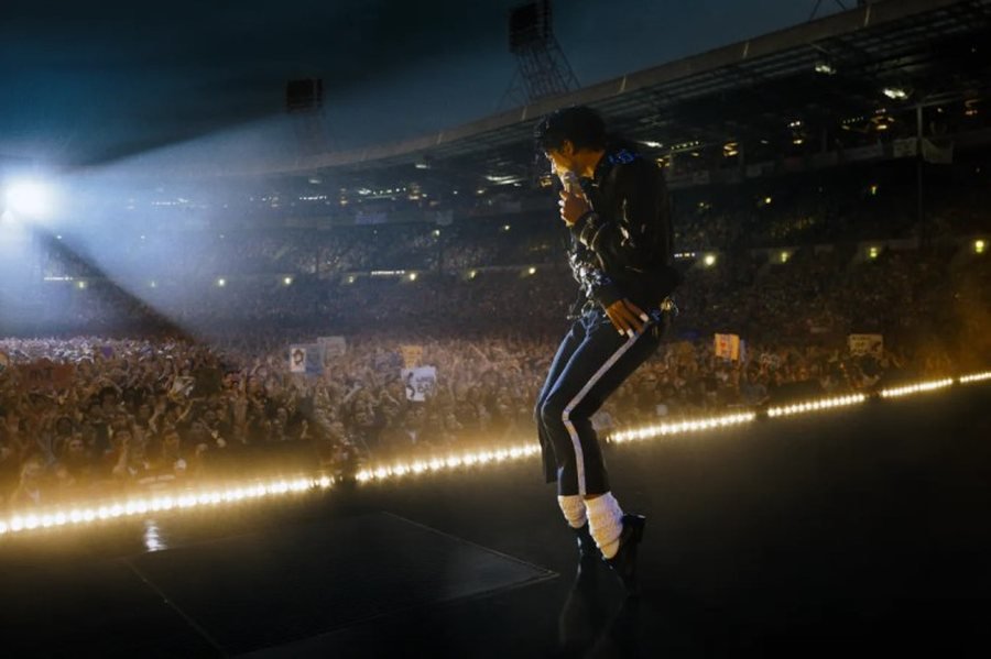 Nipi i Michael Jackson sulmon mediet para publikimit të filmit biografik