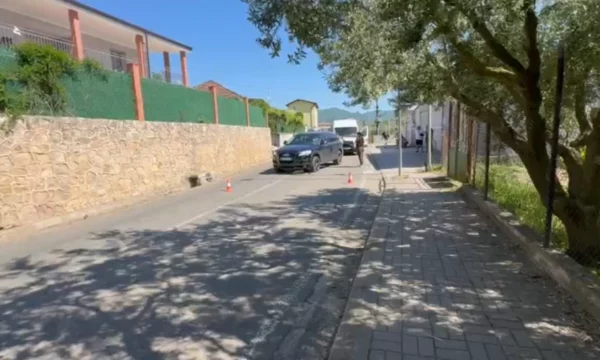 Vriten burrë e grua në një makine në Lezhë  dyshohet se autorët ua zënë pritën
