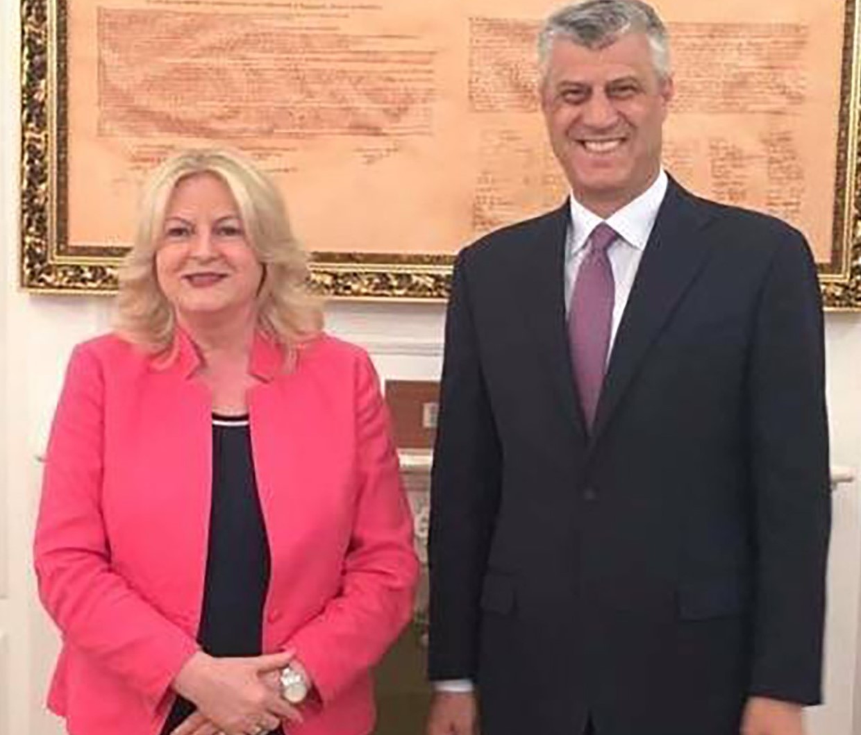 Tahiri poston fotografi me Hashim Thaçin  Askush nuk mund ta ndryshoj historinë e lavdishme të UÇK së