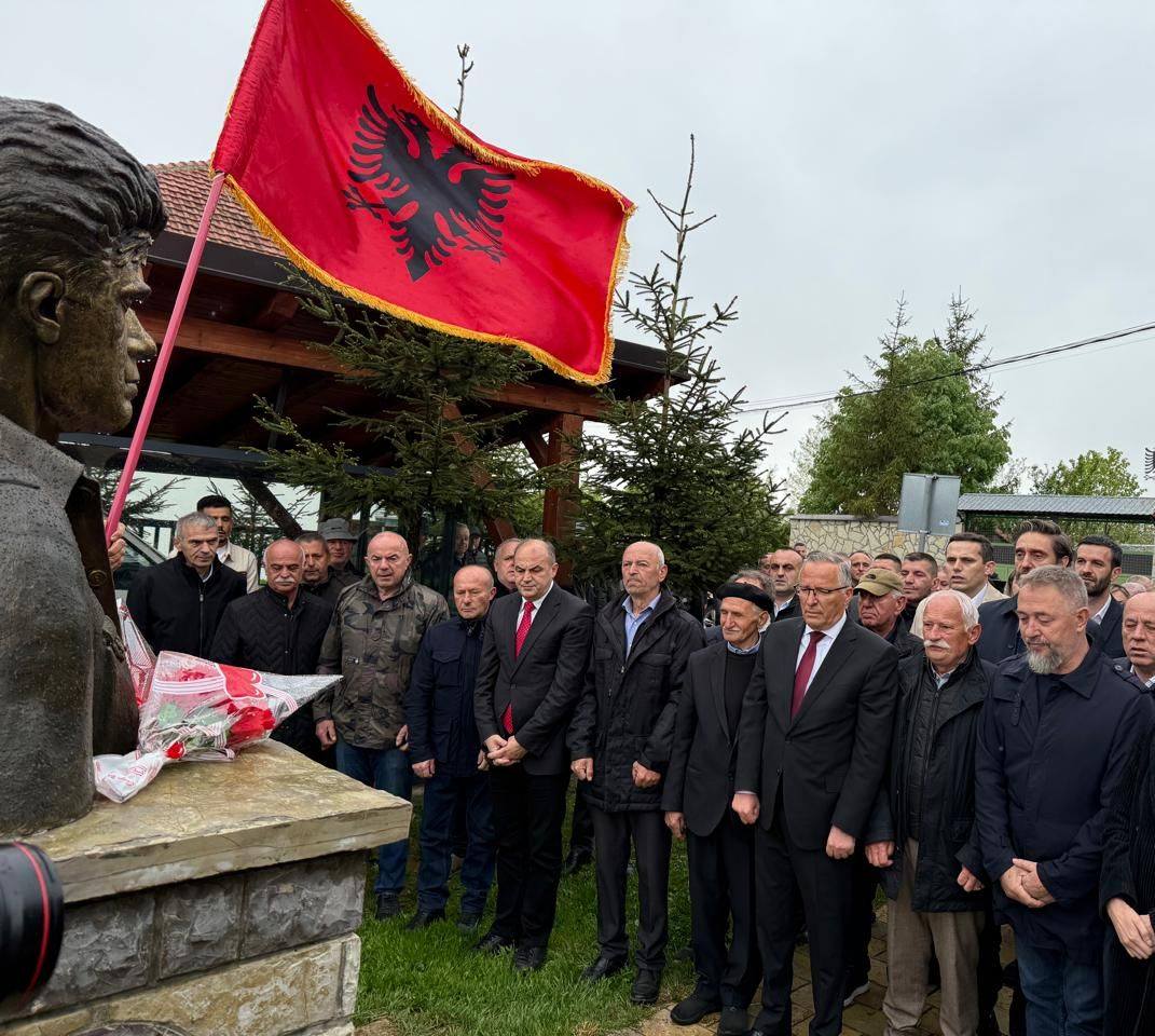 27 vjetori i rënies së Ilaz Kodrës  PDK ja bën homazhe në Prekaz