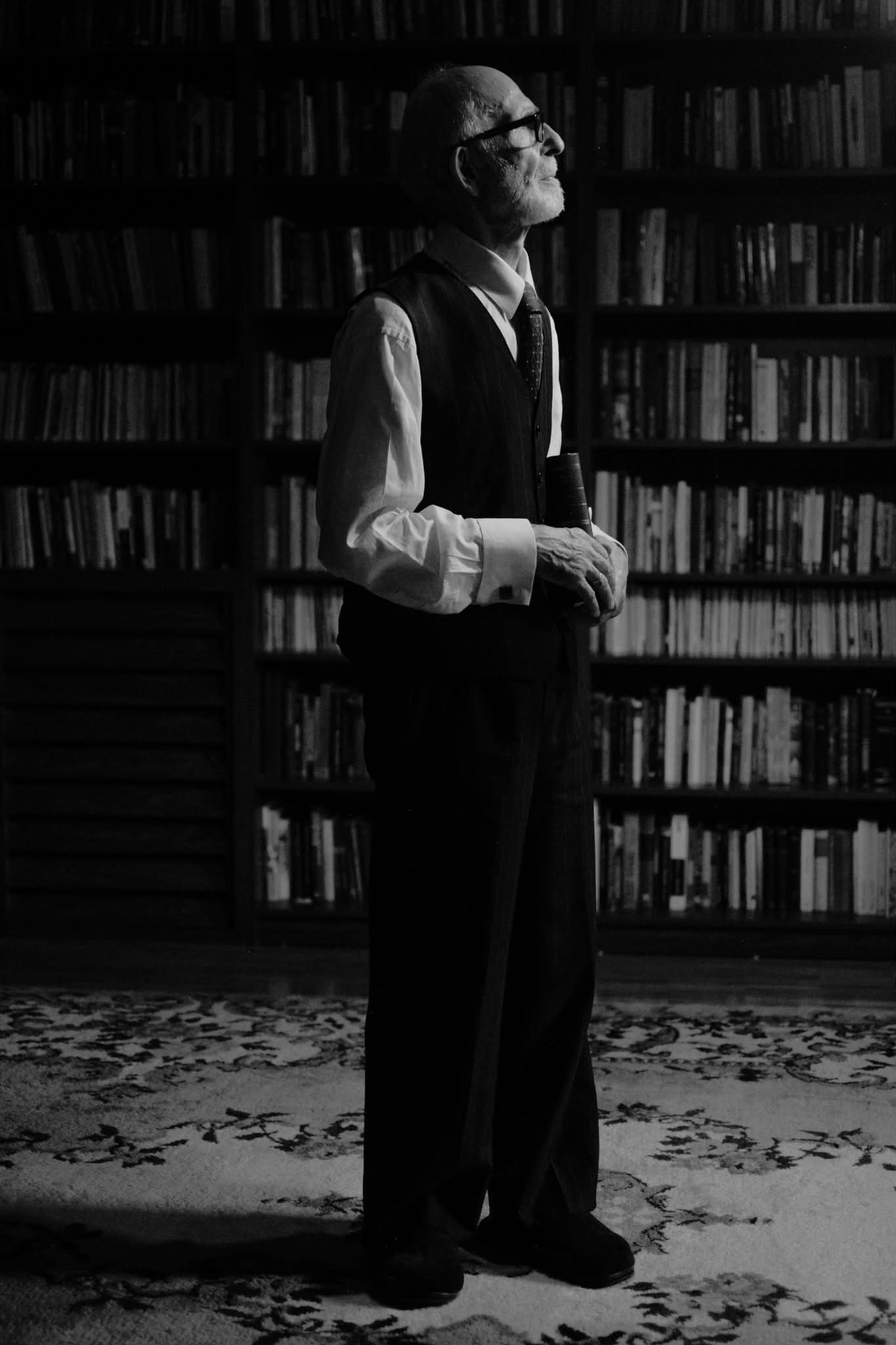 Vdes Rexhep Qosja  U varros në praninë e anëtarëve të familjes së ngushtë