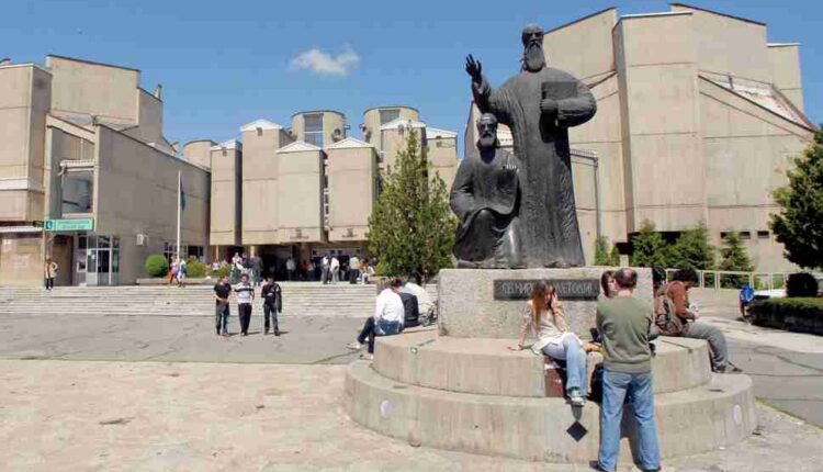 Skandal në Shkup  Regjistrohen në master dhe doktoraturë pa diplomë universitare