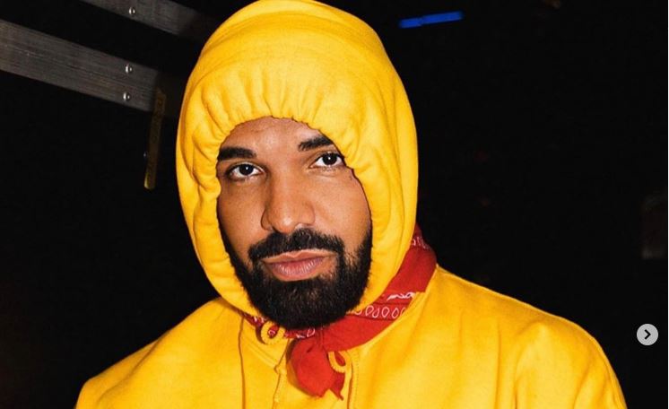 Ylli me famë botërore befason  vesh bluzën me mbishkrimin shqip  Foto 