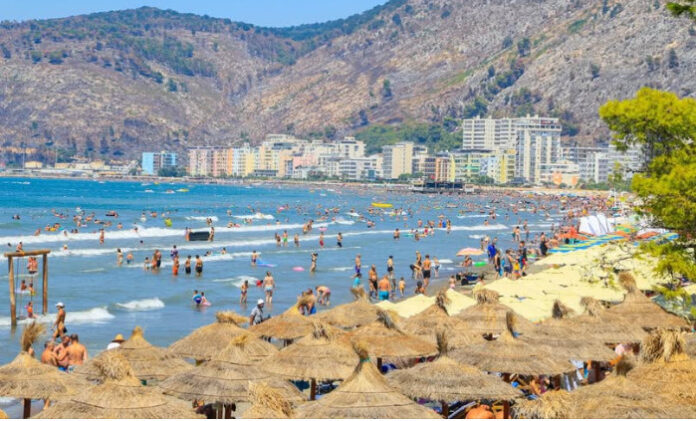 Lezha vendos çmimin e plazheve  3 euro në ato publike dhe deri në 20 euro te privatët