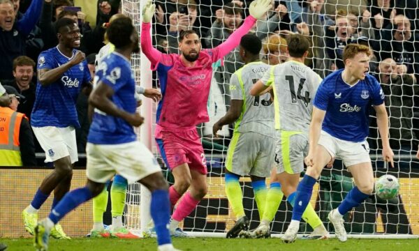 13 minuta  çmenduri  që mund t i kushtojnë me titull Man Cityt