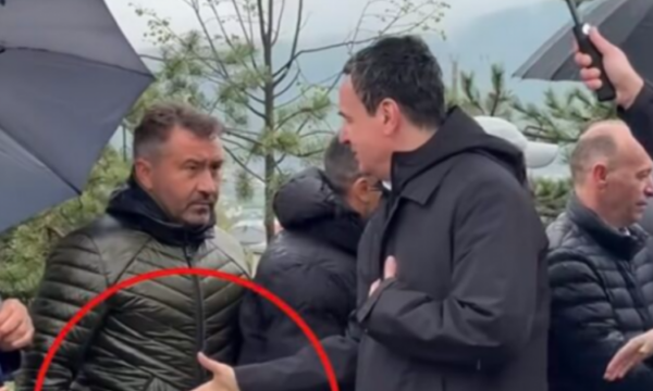  Akt i porositur  e njoh   Dugolli e komenton veprimin e drenicakut që nuk ia dha dorën Albin Kurtit