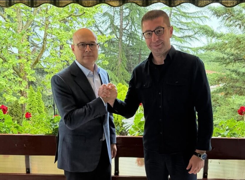 Lideri i SNS së në Shkup  çfarë u diskutua pas dyerve të mbyllura me Mickoskin