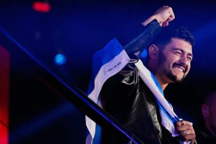 Pavarësisht thirrjeve për bojkot  Izraeli favorit  Kualifikohet në finalen e Eurovisionit