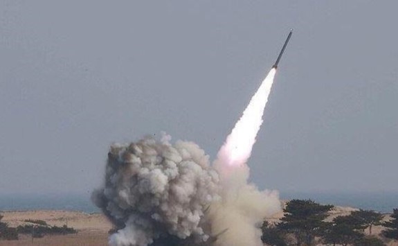 Tajvani lëshon raketa amerikane Javelin pranë Kinës para samitit Trump Xi Jinping