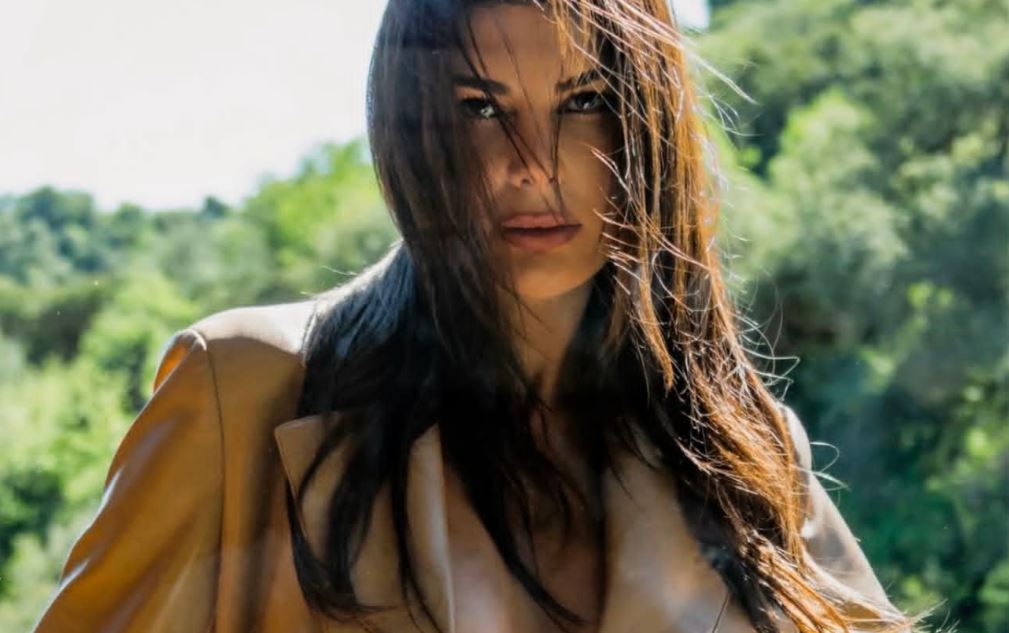 Angela Martini rikthehet me fotosesionin  flakë   provokon me linjat e saj