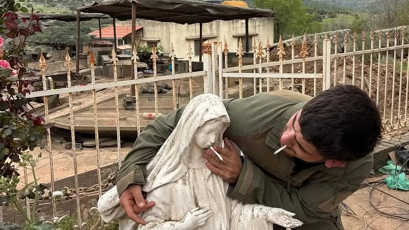 Izraeli nis hetimet pasi një ushtar u pa duke përdhosur statujën e Virgjëreshës Mari në Liban