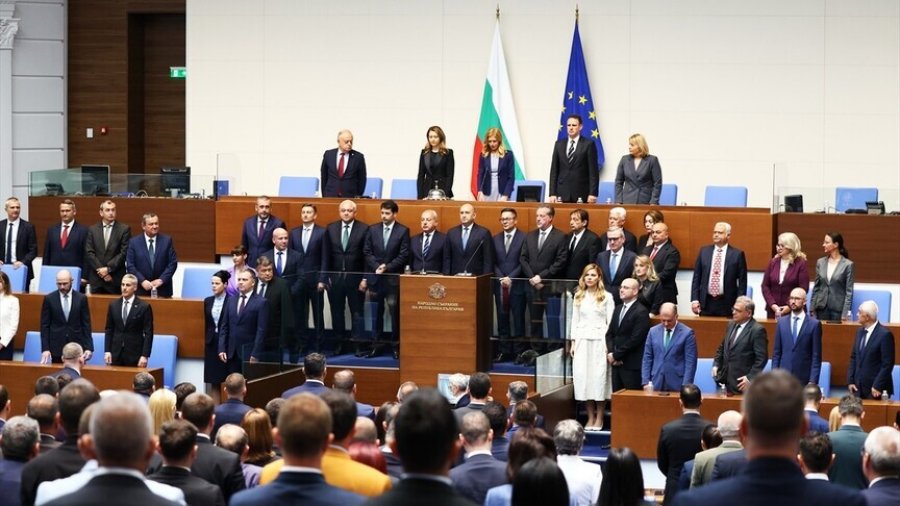 Bullgari  qeveria e kryeministrit Radev mori votëbesimin nga parlamenti