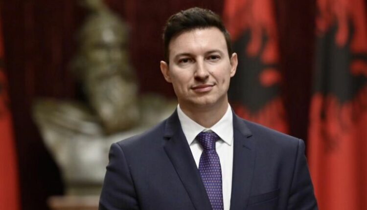 Ambasadori Denion Meidani përcjell mesazh dashurie për shqiptarët   Vazhdoj t ju dua shumë  