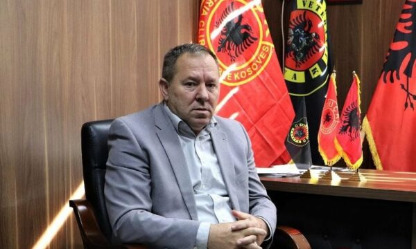 Gucati niset drejt Hagës me 200 mijë nënshkrime që do të dorëzohen në Gjykatën Speciale