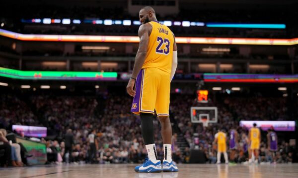 Legjenda vazhdon  LeBron James çon Lakers në gjysmëfinale të Perëndimit