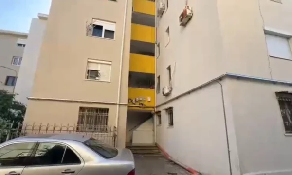 E rëndë në Shkodër  i riu hidhet nga pallati  humb jetën