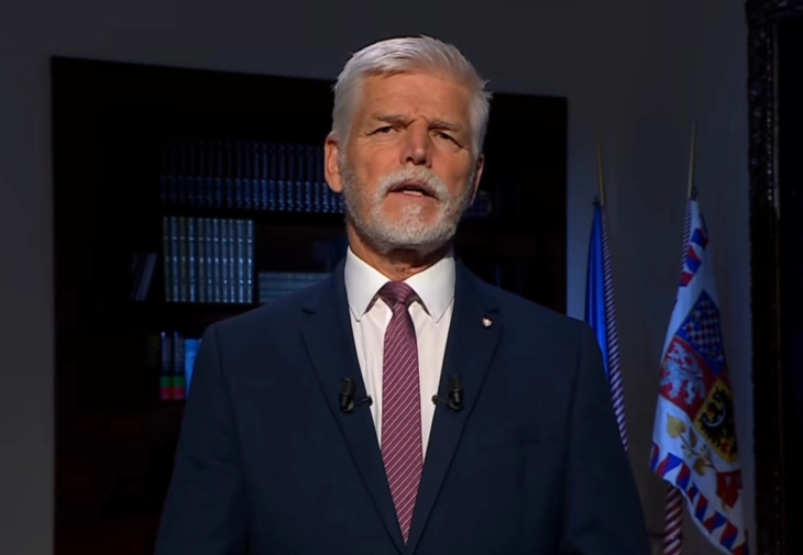 Përplasje në Pragë  Presidenti kërkon në gjykatë të drejtën për të marrë pjesë në samitin e NATO s