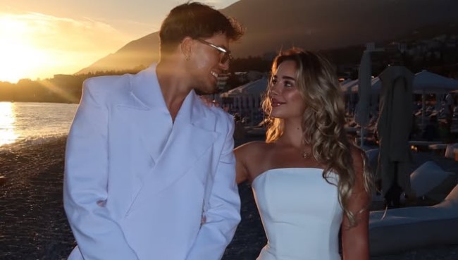   Princesha pasagjere  në timon  Klodi dhe Elijona ndezin rrjetin me momentin e ëmbël