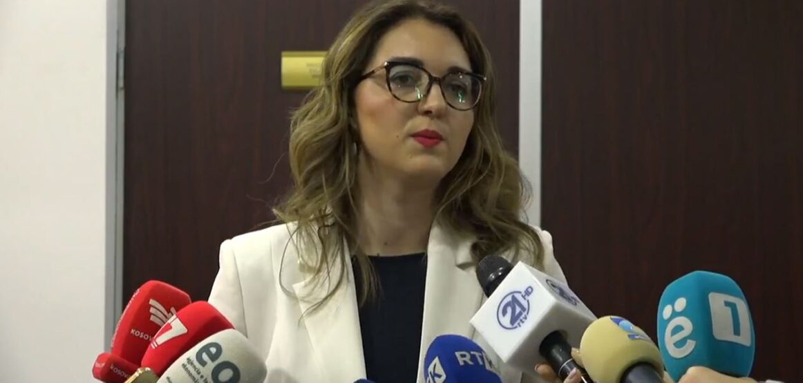  Vjosës selam söyle   Kandidatja e VV së e  thumbon  ish presidenten Osmani