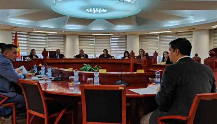 Gjykata Kushtetuese shfuqizon emrat  Iliria    Dëshmorët e Kombit    Dervish Cara   në Tetovë