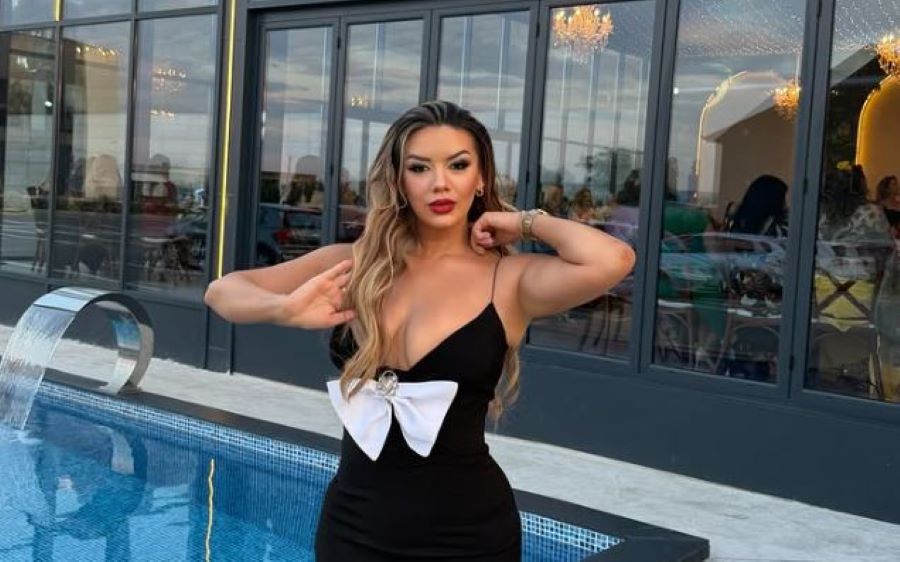 Sasa Hoda më elegante se kurrë  shkëlqen në paraqitjen e saj të fundit