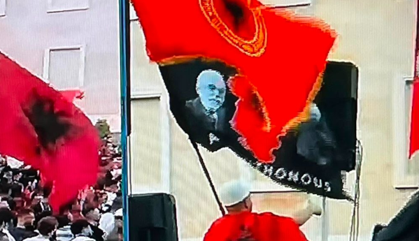 Përdorimi i simboleve të UÇK së në protestat në Tiranë  reagon OVL UÇK  Nuk kemi asnjë lidhje me protestën