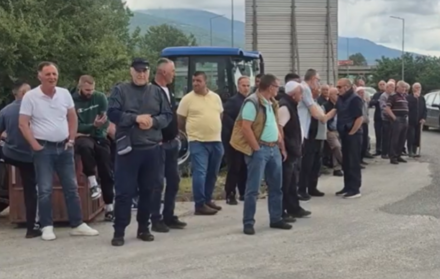  Tokat tona nuk kanë çmim 3 euro    Banorët e Reçicës ngrihen në protestë për Korridorin 8