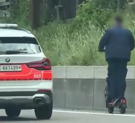Skuter elektrik në autostradë shkakton kaos në trafik pranë Bernës