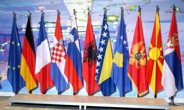 Kryesimi irlandez me BE në kthen në fokus zgjerimin  Mali i Zi mund t i përmbyllë bisedimet  Kosova jashtë agjendës