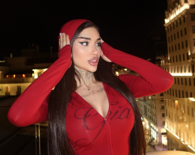 Bia nxjerr videon duke u perplasur me gjyshen  akuza per abuzim e presion financiar