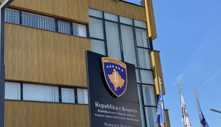 Prokuroria  E pandehura dyshohet se kreu vrasjen në Ferizaj  u ndalua edhe babai i saj