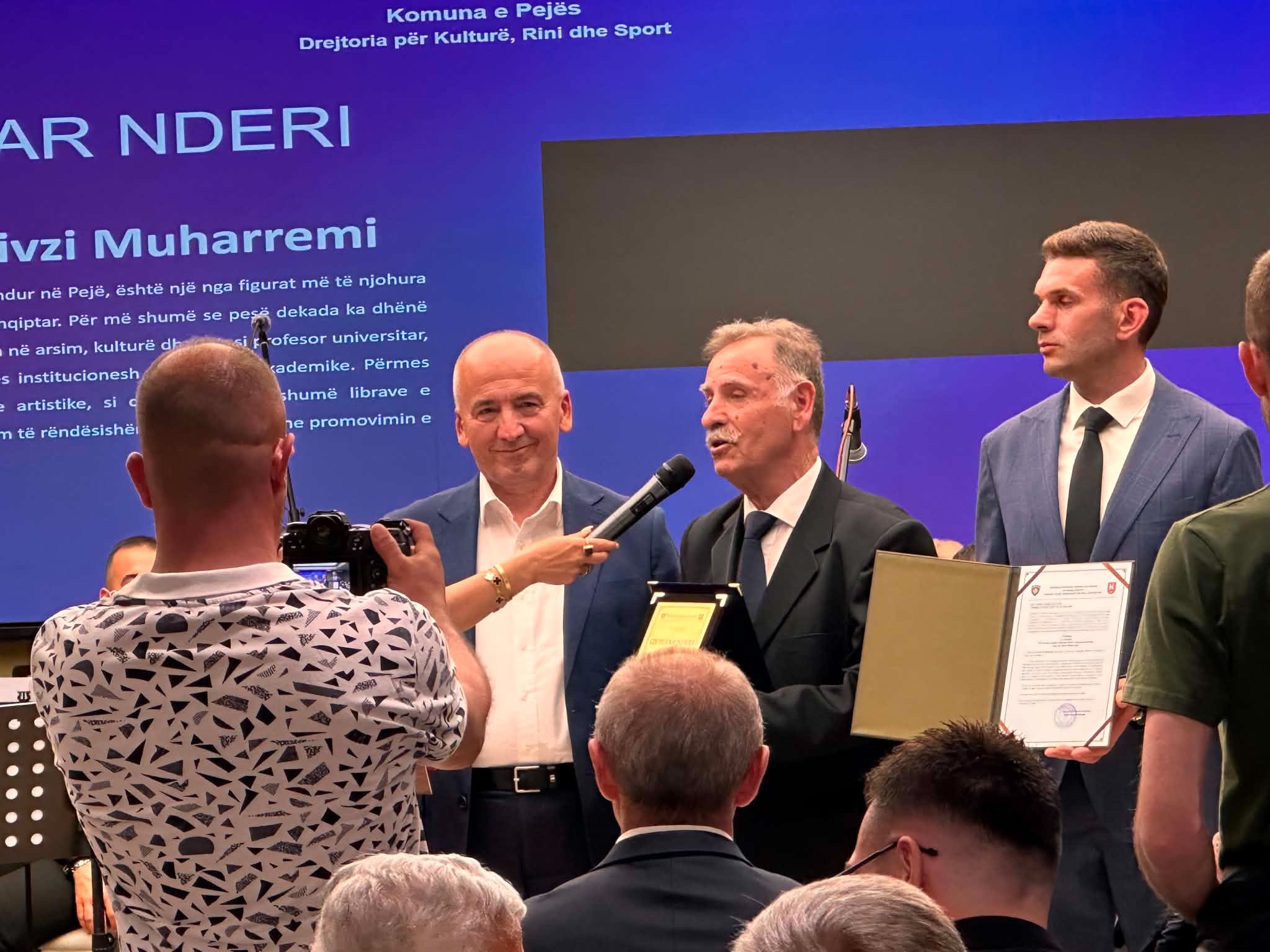 prof-dr-hivzi-muharremi-shpallet-qytetar-nderi-i-pejes-ne-27-vjetorin-e-clirimit