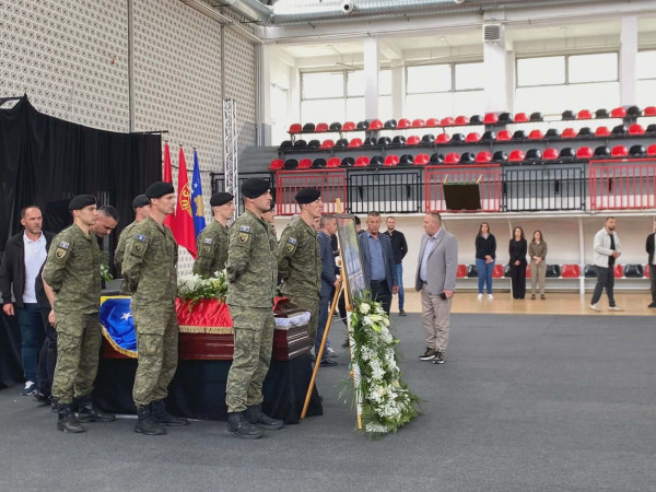 Homazhe në Skenderaj  figura politike dhe qytetarë nderojnë Sahit Jasharin