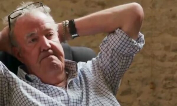 Prezantuesi i njohur i  Top Gear  rrëfen se është diagnostikuar me kancer   momenti kur iu tregon live kolegëve