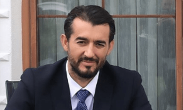 Labinot Tahiri  Duhet të ngrihemi në prostestë për ruajtjen e miqësisë me Amerikën