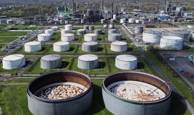 Nafta bie në nivelin më të ulët tremujor me shpresat për rihapjen e Hormuzit