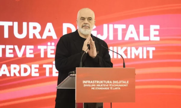  Të ndjekin shembullin e ministrit Demo  shtëpinë e ka në Tiranë e punon në rrethe   Rama kritikon kryebashkiakët  Nëse s ndryshon situata  do përmend emra