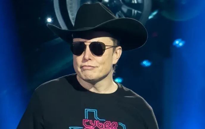 renia-e-aksioneve-te-spacex-dhe-tesla-s-elon-musk-humb-zyrtarisht-statusin-e-trilionerit