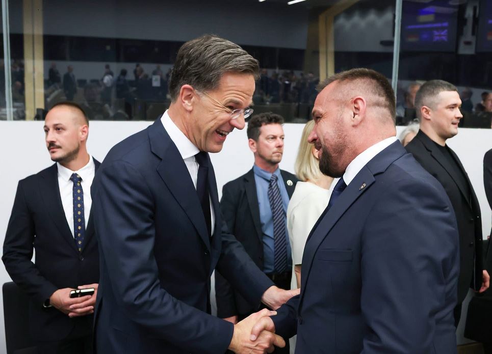 Maqedonci në Bruksel  Kosova riafirmon mbështetjen për Ukrainën dhe bashkëpunimin me NATO n