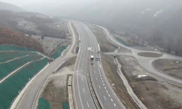 VLEN  Autostrada nuk kalon te tokat e tyre  prandaj po bërtasin 