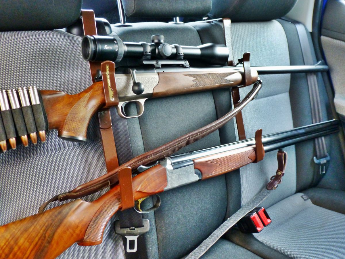 arrestohen-dy-banore-te-sarajit-policia-u-gjen-arme-gjuetie-ne-veture