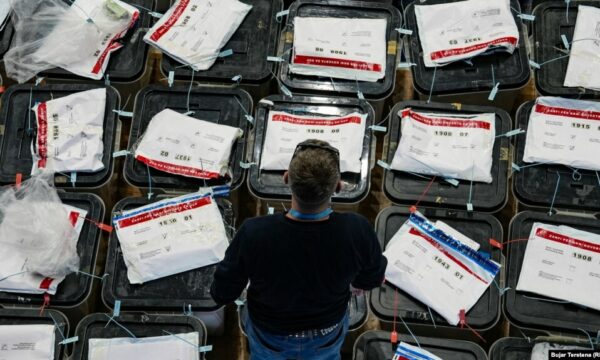 Përfundon numërimi i votave nga përfaqësitë diplomatike   VV e para me mbi 83   PDK 7 13   LDK 6 60   AAK me rreth 2 